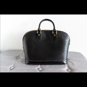 Louis Vuitton Epi Alma PM in Black
